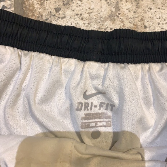 Black/pink Women’s Nike dry fit shorts - Picture 2 of 3